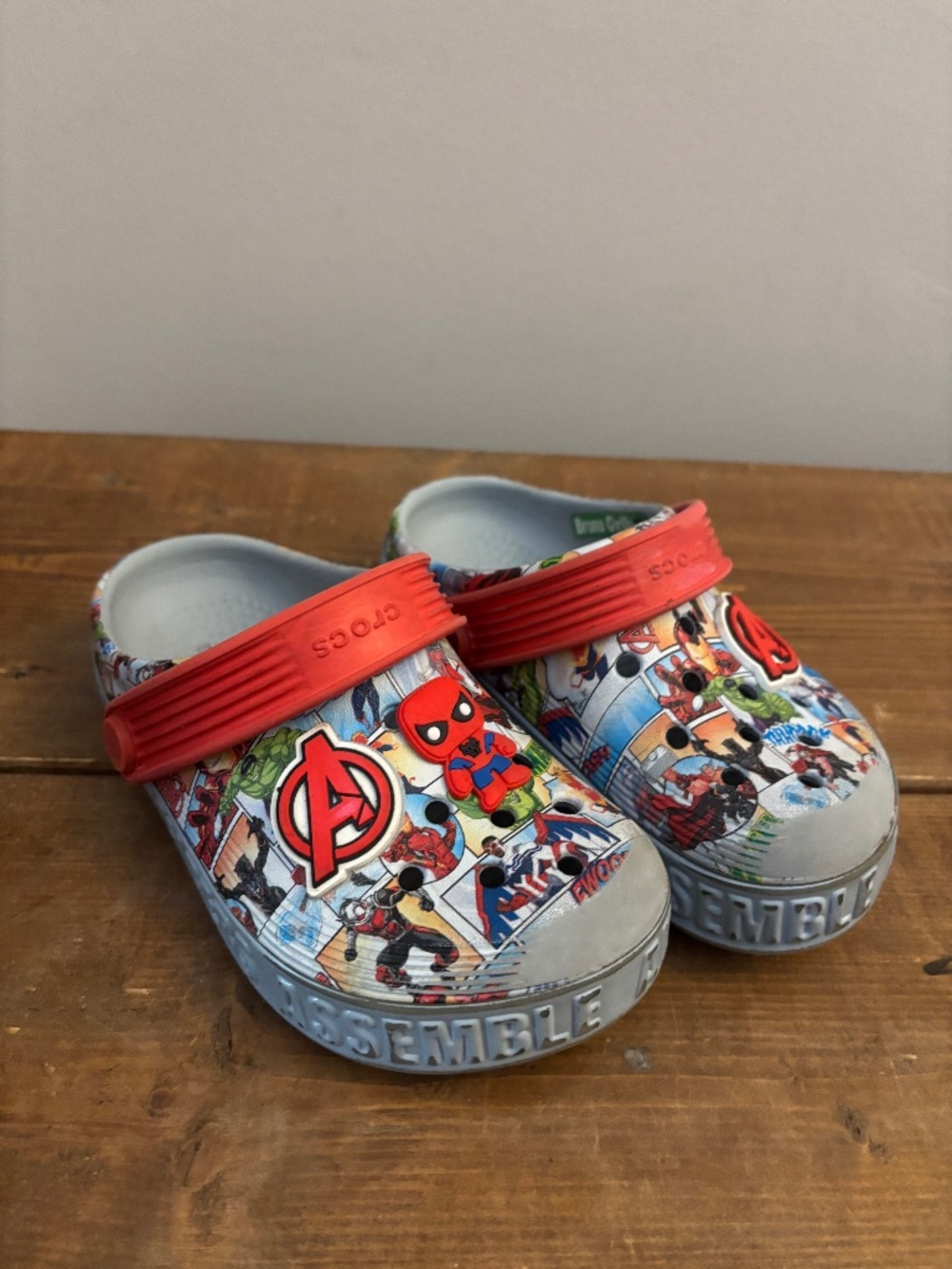Kids Crocs x Disney Avengers shoes Size 10